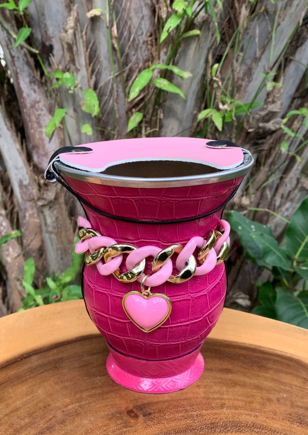 Kit chimarrão: Cuia de Porongo Revestida em Sintético Crocô + Pulseira Luxo + Tapa Erva