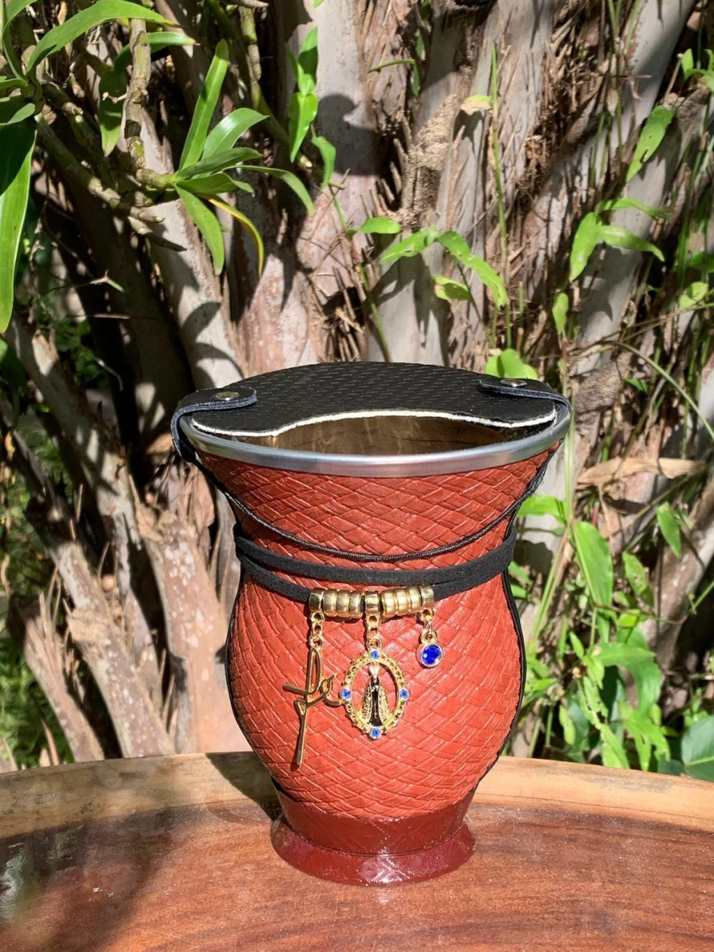 Kit chimarrão: Cuia de Porongo Revestida em Sintético Trançada + Pulseira Basic +Tapa Erva