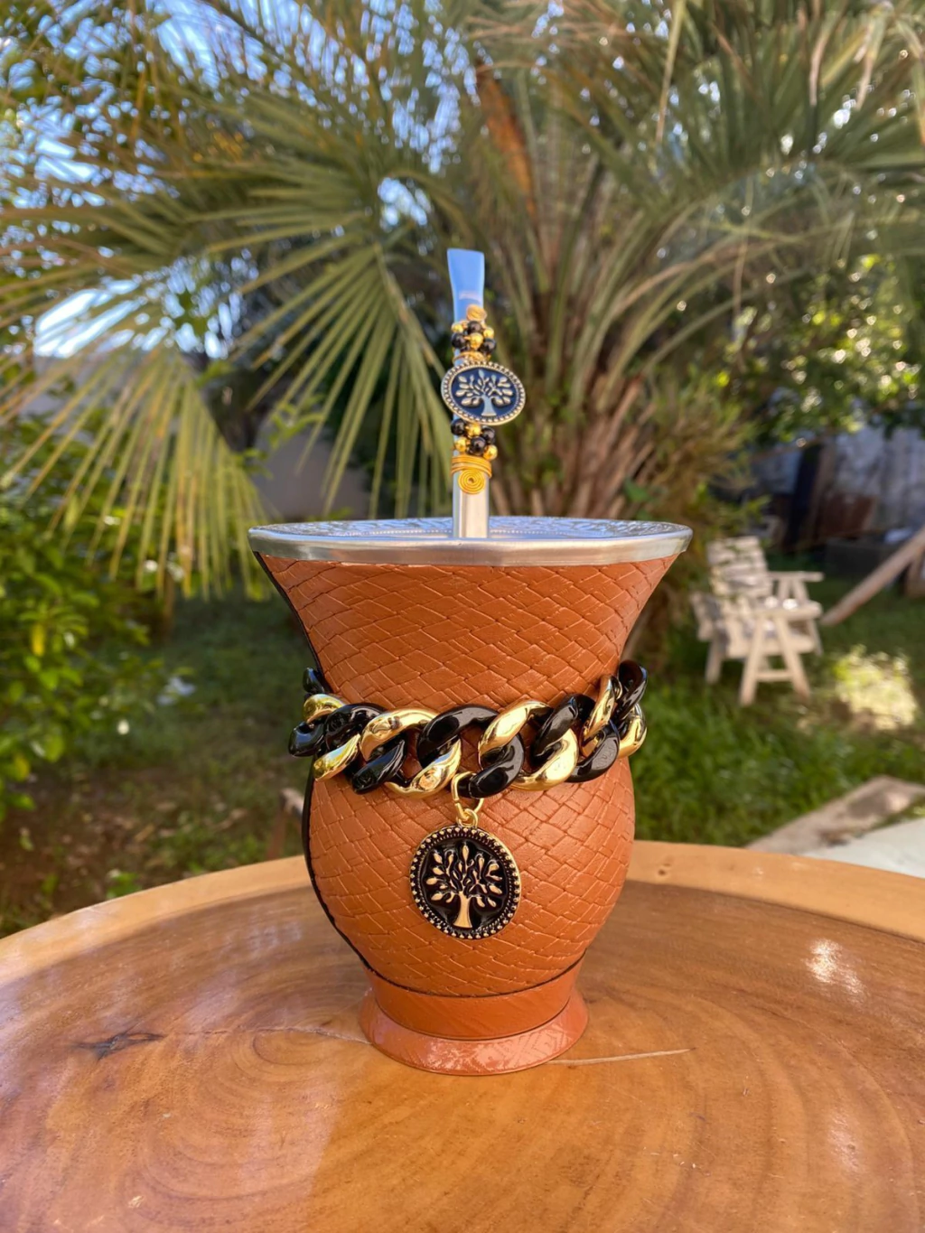 Kit chimarrão: Cuia de Porongo Revestida em Sintético Trançada + Bomba em inox decorada com pingente + Pulseira Luxo