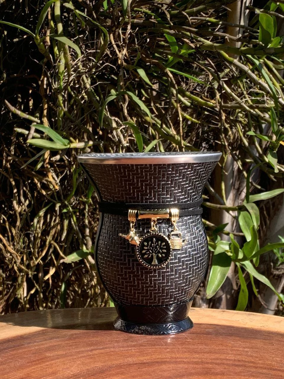Kit chimarrão: Cuia de Porongo Revestida em Sintético Trançada + Pulseira Basic