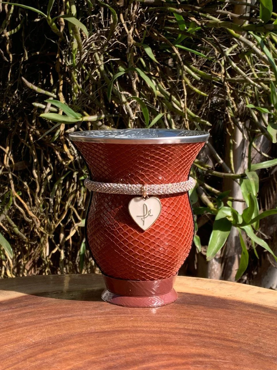 Kit chimarrão: Cuia de Porongo Revestida em Sintético Trançada + Pulseira Vip