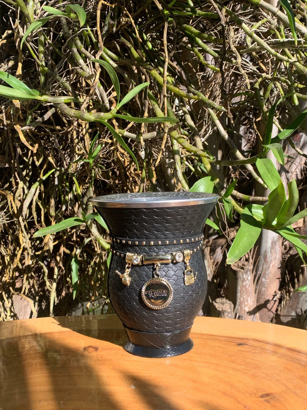 Kit chimarrão: Cuia de Porongo Revestida em Sintético Trançada + Pulseira Premium